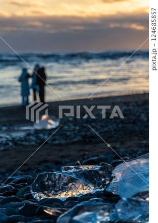Reflections on Diamond Beach, Iceland 124685857