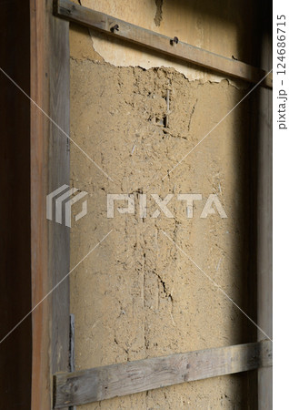 伝統的日本民家の土壁 伝統的日本民家の土壁 124686715