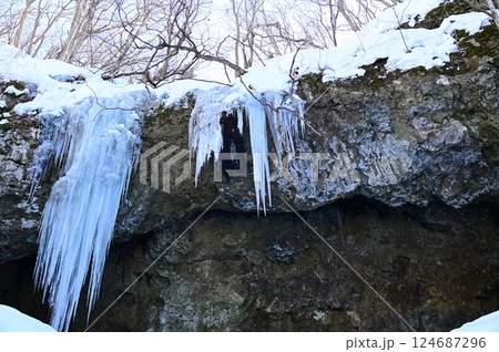 たろし滝のツララ 124687296