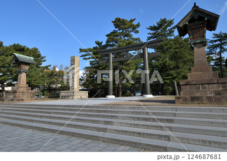 島根県 出雲大社 勢溜の大鳥居 朝の風景 島根県 出雲大社 勢溜の大鳥居 朝の風景 124687681