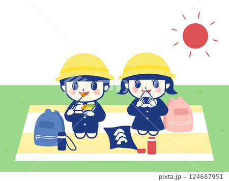 遠足に出かけけてお昼ご飯を食べる子供 遠足に出かけけてお昼ご飯を食べる子供 124687951