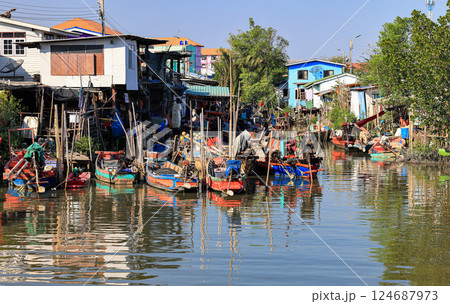 The peaceable Fishermen village near Thai gulf with beautiful sun light in the evening. The peaceable Fishermen village near Thai gulf with beautiful sun light in the evening. 124687973