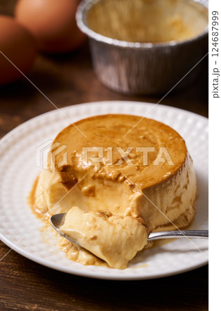 手作りのカスタードプリン 124687999