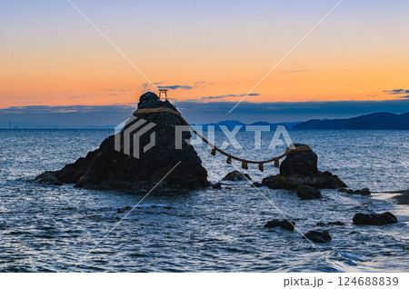 伊勢 夫婦岩の夜明け 伊勢 夫婦岩の夜明け 124688839