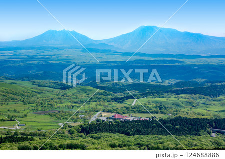 瀬の本高原と阿蘇山 瀬の本高原と阿蘇山 124688886