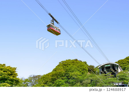 新緑と別府ロープウェイ 124688917