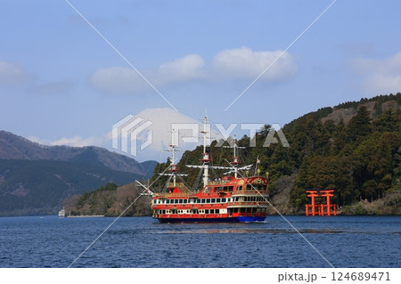 芦ノ湖と富士山 124689471
