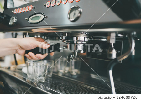 coffee shop coffee shop 124689728