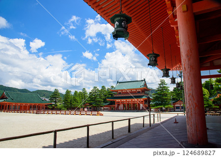 平安神宮、青空に映える 平安神宮、青空に映える 124689827