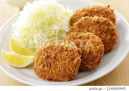 美味しい牛肉とじゃがいものコロッケ 124689945