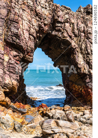 Pedra Furada. Famous touristic attraction on the beach of Jericoacoara, Ceara State, Brazil. 124690582