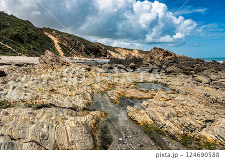 Trail along the coast and beaches from Jericoacoara to Pedra Furada in Ceara State, Brazil. 124690588