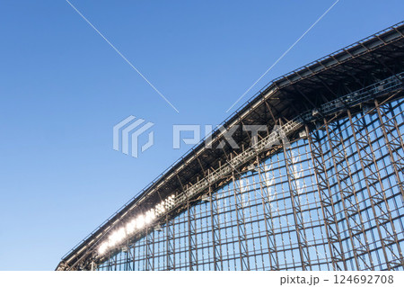 エスコンフィールドHOKKAIDO（北海道北広島市Fビレッジ、北海道ボールパーク）の巨大なガラス 124692708