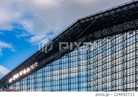 エスコンフィールドHOKKAIDO（北海道北広島市Fビレッジ、北海道ボールパーク）の巨大なガラス 124692711