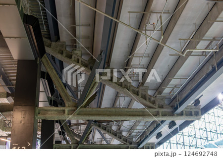 エスコンフィールドHOKKAIDO(北海道北広島市Fビレッジ、北海道ボールパーク)の客席を支える鉄骨 エスコンフィールドHOKKAIDO(北海道北広島市Fビレッジ、北海道ボールパーク)の客席を支える鉄骨 124692748