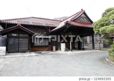 岩手県盛岡市の中央公民館は南部藩主の御薬草園で国の重要文化財 124693305