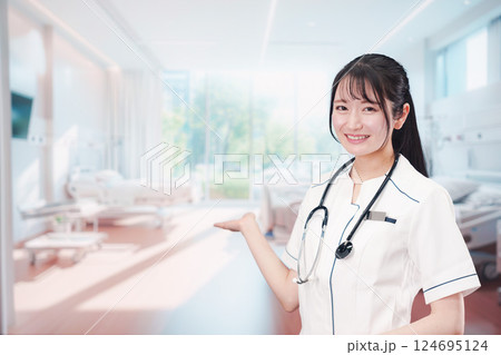 医療機関で働く若い女性の看護師 医療機関で働く若い女性の看護師 124695124