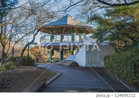 静岡市にある朝の日本平公園東展望台の風景(静岡県) 124695212