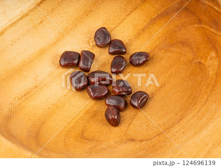Dried tamarind seeds isolated, Tamarindus indica beans on a white background, medicine ingredient 124696139