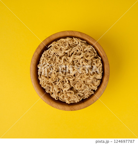 Raw Noodles, Dry Round Ramen Noodle, Uncooked Korea Vermicelli, Chinese Wheat Pasta 124697787