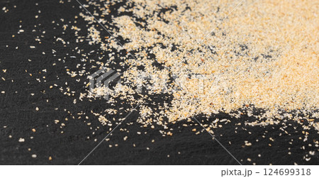 Garlic powder pile texture, dried granulated chopped crushed garlic pattern, small pieces 124699318
