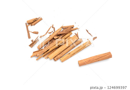 Broken Ceylon Cinnamon Isolated, Cinnamomum Verum Bark, Zeylanicum, Real Cinnamon Sticks 124699397