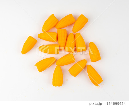 Corn ear chews, jelly milk chewable candies with corn flavor, Vietnamese chewable candies 124699424