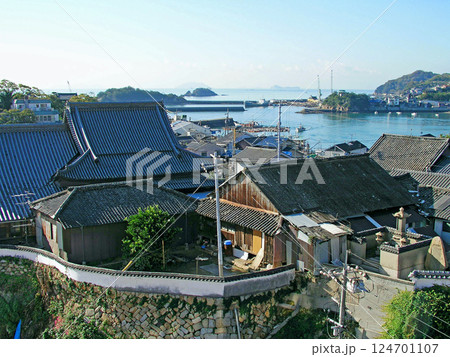 広島県 福山市 鞆の浦港の家並み 広島県 福山市 鞆の浦港の家並み 124701107