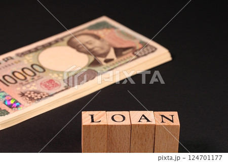 1万円札と「LOAN」のブロック 1万円札と「LOAN」のブロック 124701177