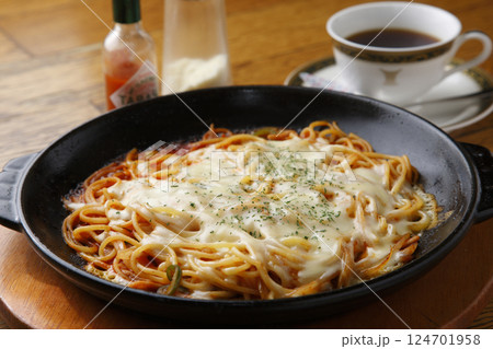 チーズ焼きパスタ 124701958