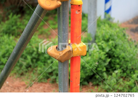 単管パイプとクランプ（クランプカバー） 124702765