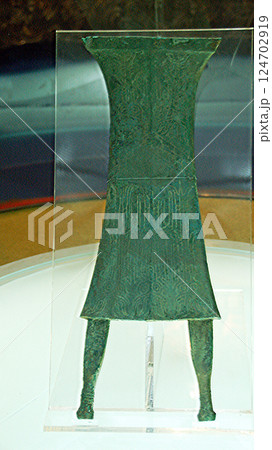 中国　四川省　長江文明　三星堆遺跡博物館　第2ホール　青銅人身型器 124702919