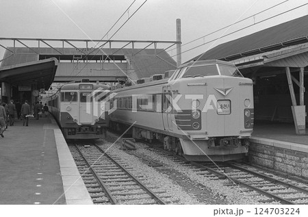 1975年　銚子駅の特急しおさい 124703224