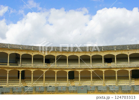スペイン アンダルシア ロンダ 円形ドームの闘牛場 スペイン アンダルシア ロンダ 円形ドームの闘牛場 124703313