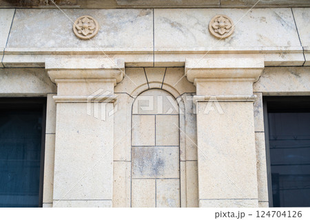 武田道修町ビル（旧武田薬品本社ビル）杏雨書屋　生きた建築ミュージアム　外壁 124704126