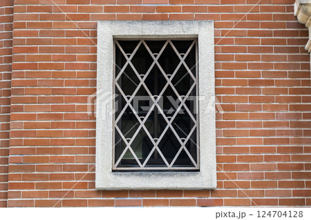 武田道修町ビル（旧武田薬品本社ビル）杏雨書屋　生きた建築ミュージアム　外壁と窓 124704128