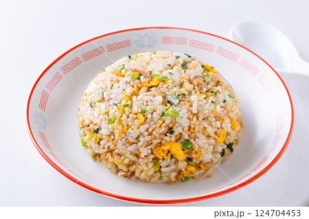 中華料理店で炒飯を食べる 124704453
