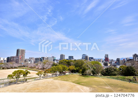 福岡城天守台から北東方面の展望　福岡城址　天守台 124704776