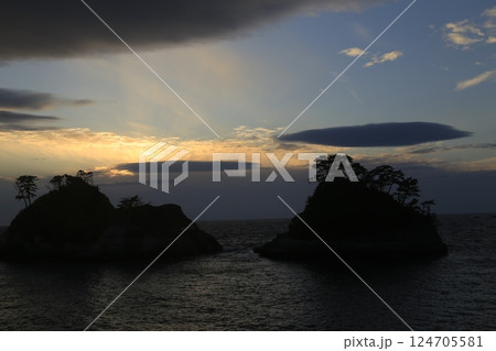 堂ヶ島の綺麗な夕陽 124705581