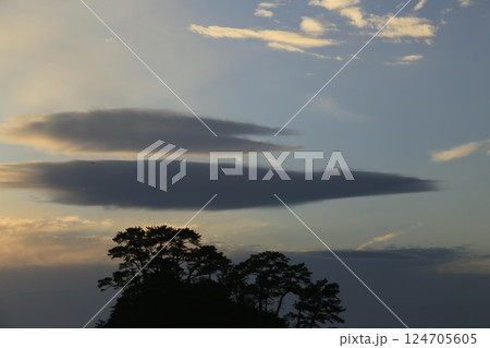 堂ヶ島の綺麗な夕陽 堂ヶ島の綺麗な夕陽 124705605