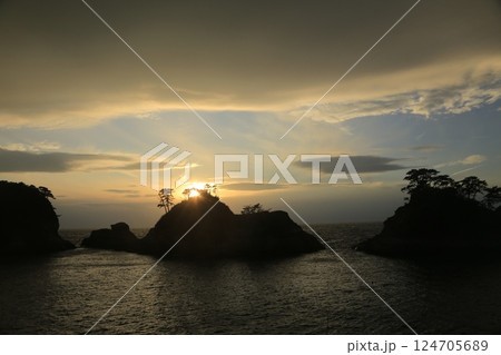 堂ヶ島の綺麗な夕陽 124705689