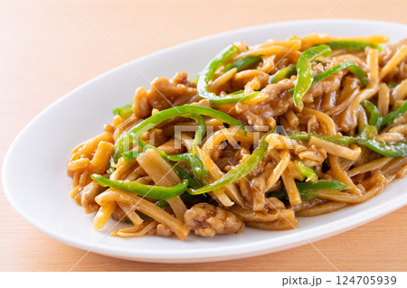 美味しそうな青椒肉絲 124705939