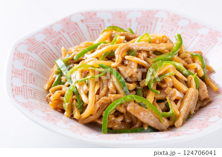 美味しそうな青椒肉絲 124706041