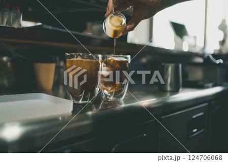 coffee shop 124706068
