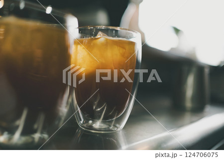 coffee shop 124706075