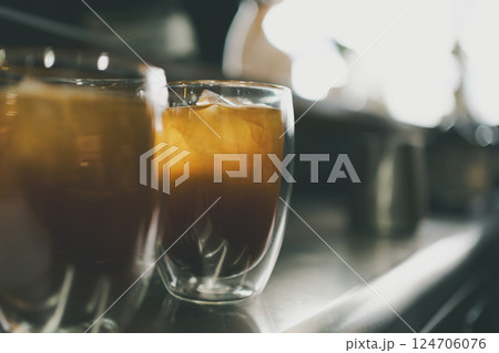 coffee shop 124706076