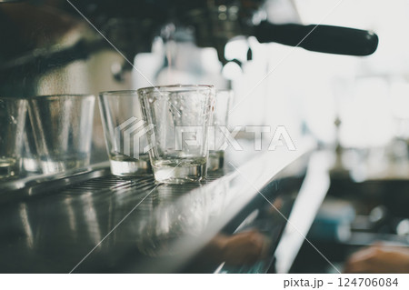 coffee shop 124706084