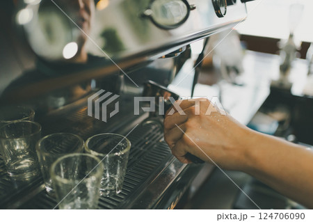 coffee shop 124706090