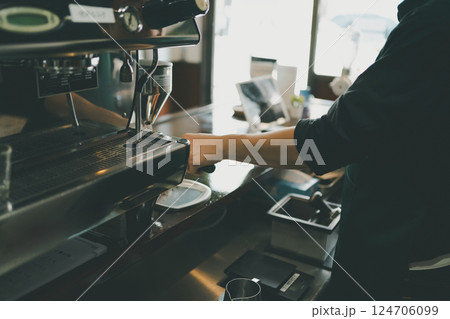 coffee shop 124706099