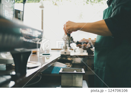 coffee shop 124706106